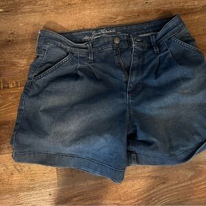 Gloria Vanderbilt slimming women’s shorts